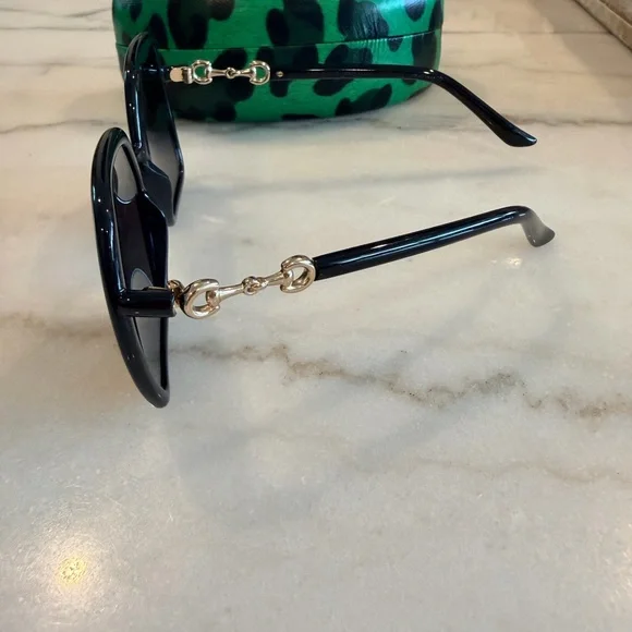 GUCCI Square Black Frame Grey Lenses & ICONIC Gucci Horsebit Hardware. AUTHENTIC - Picture 16 of 17